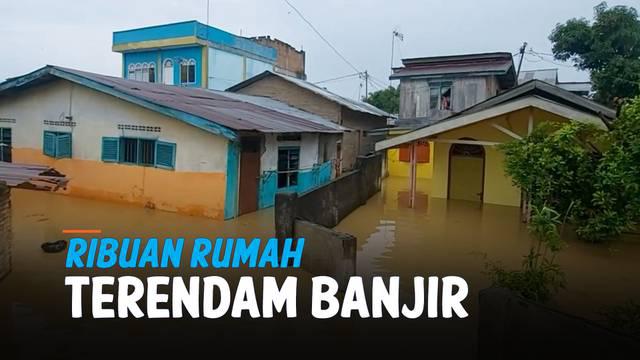 Musibah banjir melanda Kota Tebing Tinggi hari Jumat (26/11) pagi. Sungai meluap hingga merendam ribuan rumah warga.
