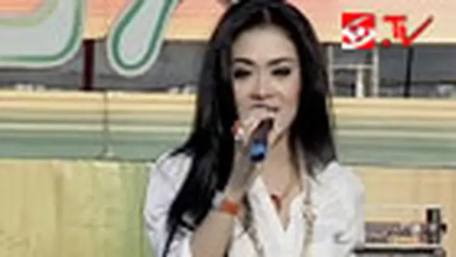 Syahrini-Aku Tak Biasa