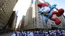 Balon Papa Smurf di Macy's Thanksgiving Day Parade 2022. (Foto: Charles Sykes/Invision/AP)