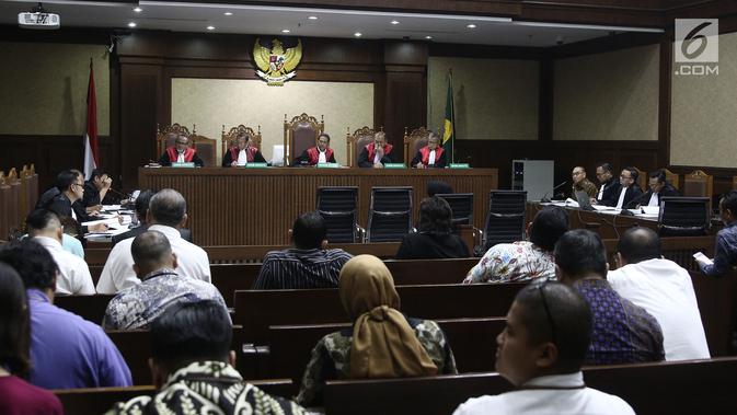 Suasana sidang lanjutan kasus PLTU Riau-1 dengan terdakwa Johannes Budisutrisno Kotjo di Pengadilan Tipikor Jakarta, Kamis (11/10). Hari ini terdakwa Johannes Budisutrisno Kotjo menjalani persidangan pemeriksaan saksi. (Liputan6.com/Herman Zakharia)
