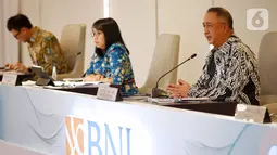 Direktur Utama BNI Royke Tumilaar memberikan keterangan pers dalam Public Expose Kuartal I 2022 BNI, di Jakarta (26/4/2022). Percetakan laba bersih pada kuartal pertama BNI tahun ini mencapai Rp3,96 triliun, tumbuh 63,2% secara tahunan atau year-on-year (yoy). (Liputan6.com/HO/BNI)