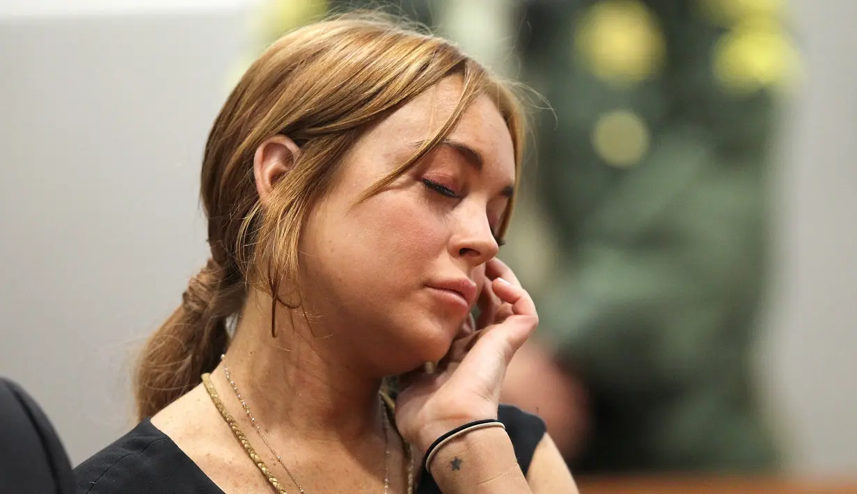 Meski sudah mengubah jalan hidupnya menjadi lebih baik, masih banyak selebriti yang belum bisa melupakan kelakuan Lindsay Lohan yang pemabuk, sering bikin keributan bahkan meludahi wajah orang lain. (DAVID MCNEW  GETTY IMAGES NORTH AMERICA  AFP)