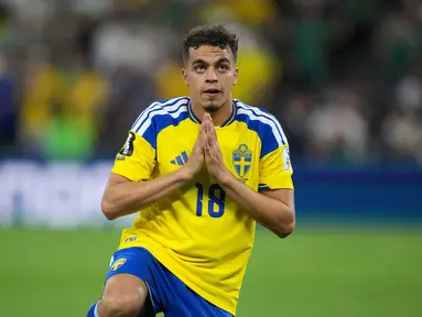 Pemain Swedia, Yasin Ayari, tidak melakukan selebrasi setelah mencetak gol ke gawang Tunisa pada laga Grup F Piala Dunia 2026 di Monterrey, Meksiko, Senin (15/6/2026). (AP Photo/Moises Castillo)
