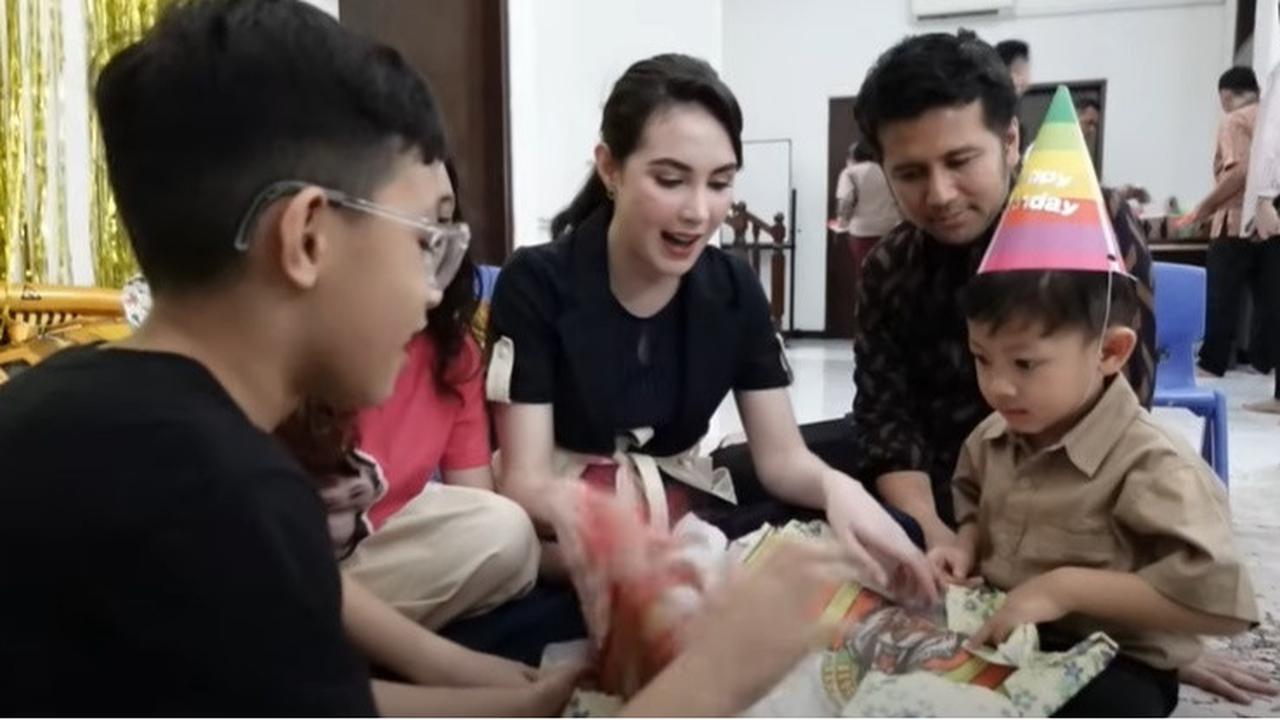 6 Potret Sederhana Perayaan Ulang Tahun Kale Anak Bungsu Arumi Bachsin, Dapat Kado Barongsai Malah Nangis