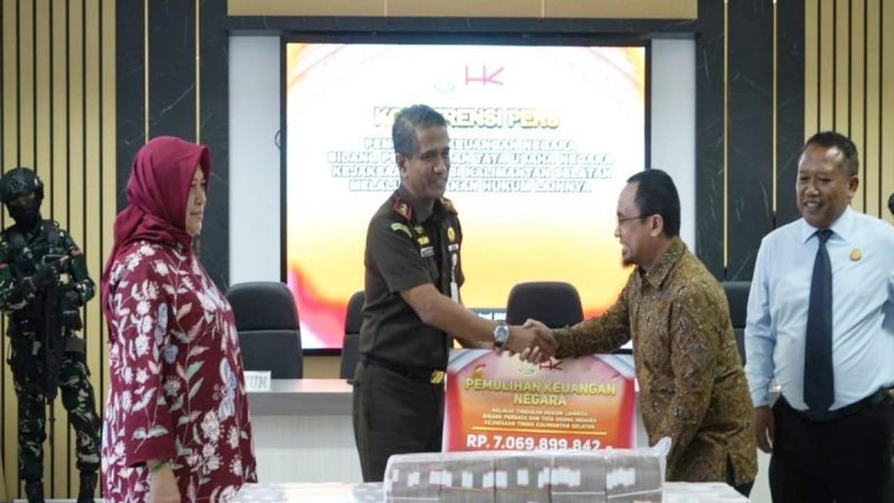 Kejati Kalsel Pulihkan Keuangan Negara Rp7,06 Miliar Akibat Insiden Jembatan Pulau Laut