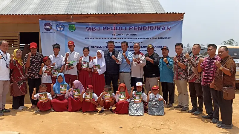 Kepala Dinas Pendidikan dan Kebudayaan (Kadisdikbud) Musi Banyuasin, Sumatera Selatan (Sumsel) Iskandar Syahrianto mengapresiasi berdirinya Sekolah Dasar Filial Pagar Desa yang diprakarsai PT Marga Bara Jaya.
