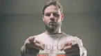 Danny Guthrie pesepakbola asal Inggris  yang pernah membela Liverpool dan Newcastle United dalam sesi foto bersama Bola.com, Sabtu (24/2/2018). Kini Danny Guthrie resmi menjadi pemain Mitra Kukar.  (Bola.com/Peksi Cahyo)