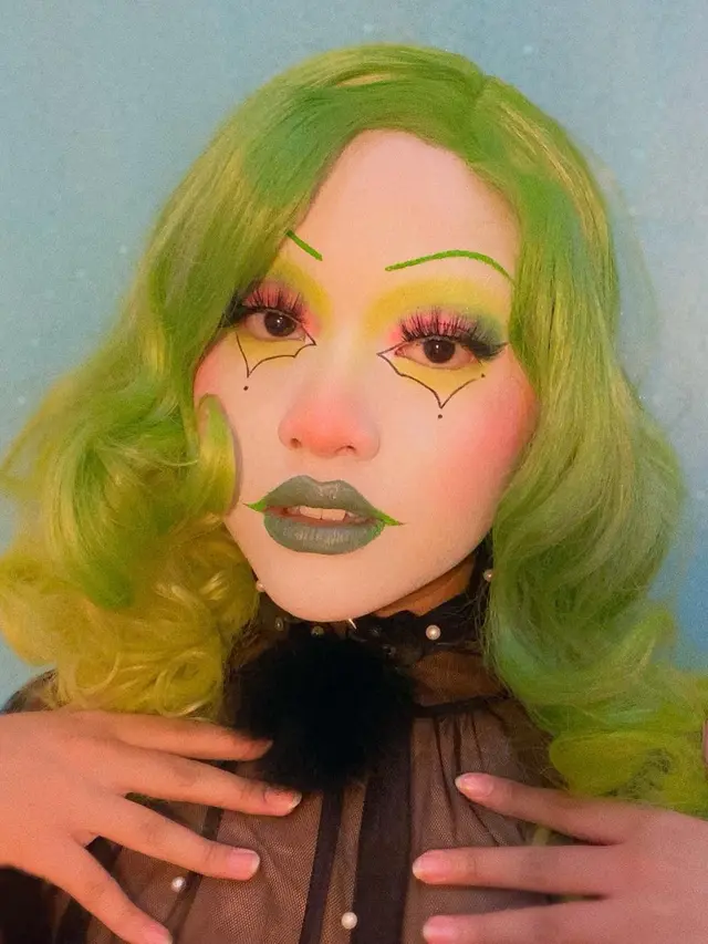 Potret Transformasi Make Up Naja Dewi