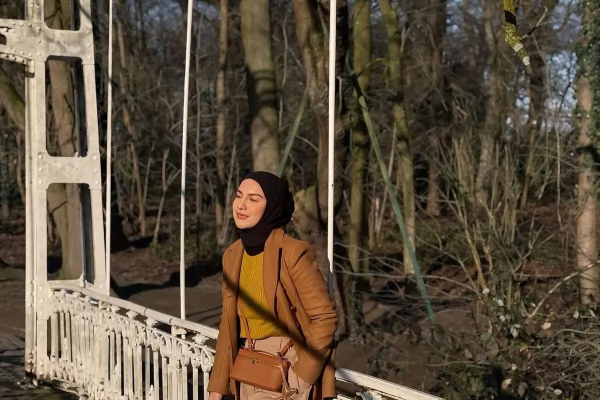Gaya Formal ala Irish Bella (Instagram/@_irishbella_)