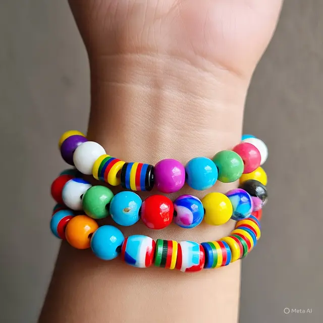 2. Gelang Manik Warna-Warni Pelangi (Rainbow Beads Bracelet)
