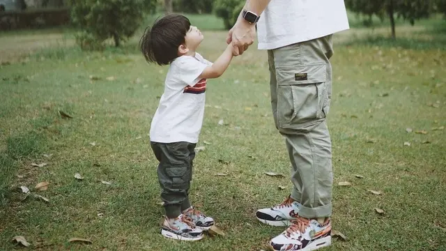 Potret Jeje Govinda dengan Zyan Anak Laki-lakinya