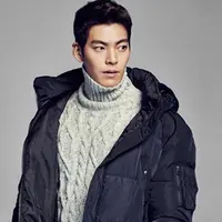 Aktor tampan Kim Woo Bin kini tengah berjuang melawan penyakit kanker yang dideritanya.  Sempat menyembunyikannya, bahkan pengobatan pun ditunda Kim Woo Bin lantaran sebuah alasan. (Instagram/kimwoobin_89)