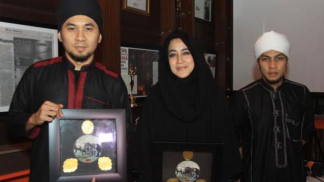 Terungkap, Curhatan Umi Pipik pada Sahabat - Celeb Bintang.com