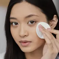 Ilustrasi membersihkan makeup/copyright freepik.com/freepik