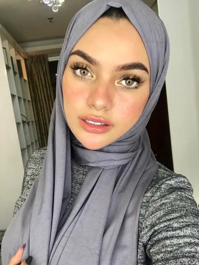 7 Pesona Sarah Ahmad, Pacar Nurhidayat Timnas U-19 yang Dihadiahi Mobil Mewah