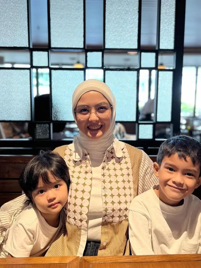 Potret Anak Laki-laki Revalina S Temat Punya Wajah Tampan