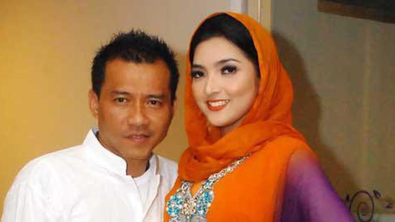 Ibu Bupati Jember desain baju pengantin Anang - Ashanty