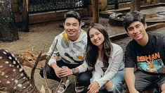 Beberapa hari lalu, brand ambasador dari sebuah tim e-Sports Bigetrons, Angie Marcheria mengunjungi rumah Alshad Ahmad bersama Fiki Naki. Dalam kunjungannya tersebut, ia pun berkesempatan untuk mengabadikan momen dengan berbagai hewan yang dipelihara oleh Alshad Ahmad. (Liputan6.com/IG/@angiemstwn)