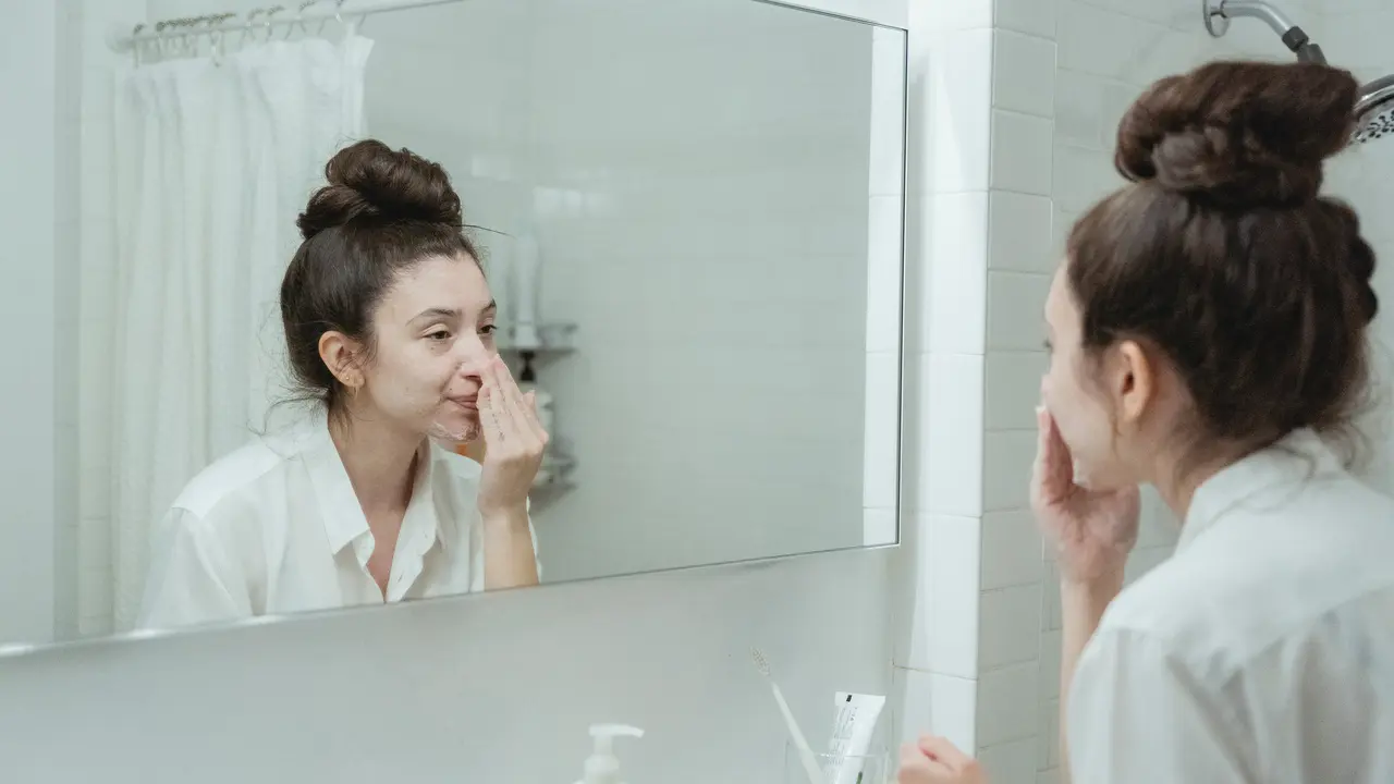 Tips Membersihkan Wajah dari Makeup dengan Tepat dan Maksimal