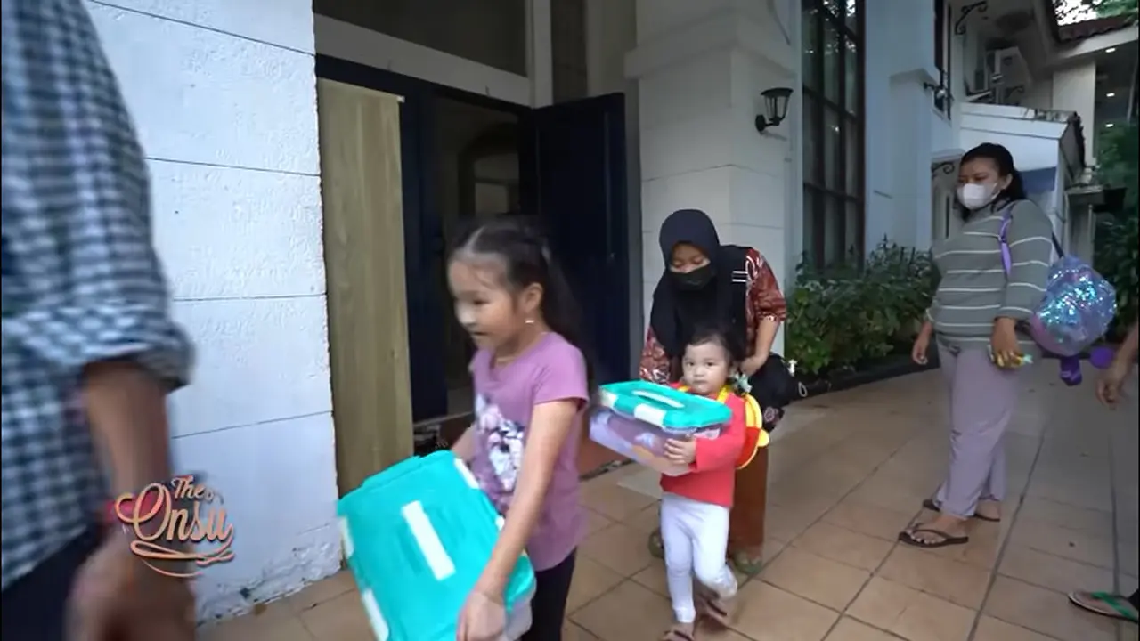 [Fimela] Keluarga Ruben Onsu dan Sarwendah