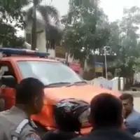 Seperti ini suasana penyergapan dua orang diduga pelaku bom di kantor kelurahan Cicendo, Bandung. 