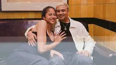 Mantan personel CJR, Bastian Steel, saat ini tengah menjalin hubungan asmara dengan artis muda dan cantik yang juga merupakan adik kandung aktris Putri Marino, Sitha Marino. (FOTO: instagram.com/bastiansteel/)