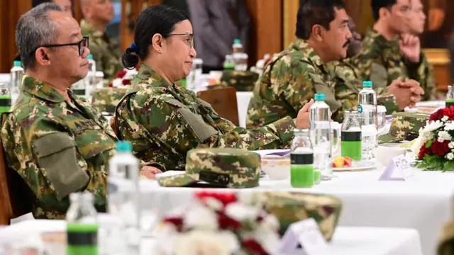 Para Menteri dan Wamen di Akmil Magelang