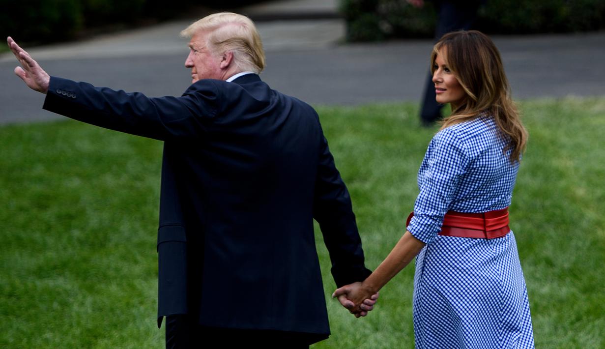Donald Trump dan Melania dalam momen langka di depan publik