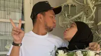 Ananda Omesh dan Dian Ayu Lestari Rayakan 14 Tahun Pernikahan