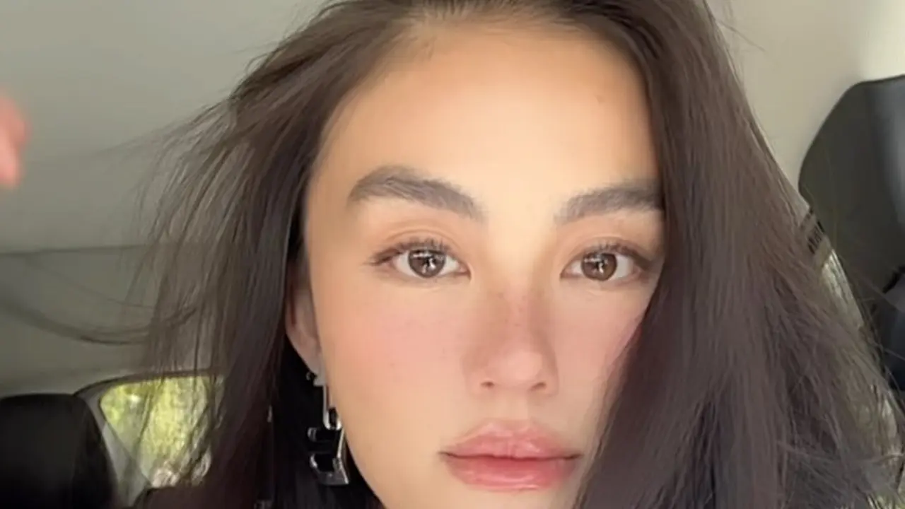 Model Rambut Agnez Mo Terbaru, Stylish dengan Rambut Panjang Bervolume