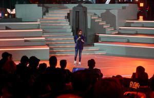 Wakil Menteri Ekonomi Kreatif, Irene Umar, memberi sambutan pada pembukaan M7 World Championship 2026 di Jembatan Kota Intan, PIK 2, Jakarta, Jumat (9/1/2025). Credit: Kementerian Ekraf