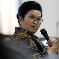 Menkes Era SBY, Siti Fadilah Supari saat menjadi saksi di sidang kasus korupsi Alkes Flu Burung, Jakarta, Rabu (9/9/2015). (Liputan6.com/Helmi Afandi)