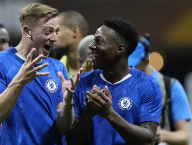 Pemain Chelsea, Liam Delap merayakan kemenangan bersama rekannya setelah laga Grup D Piala Dunia Antarklub 2025 melawan LAFC di Mercedes Benz Stadium, Atlanta, Amerika Serikat, Selasa (17/06/2025) WIB. (AP Photo/Brynn Anderson)