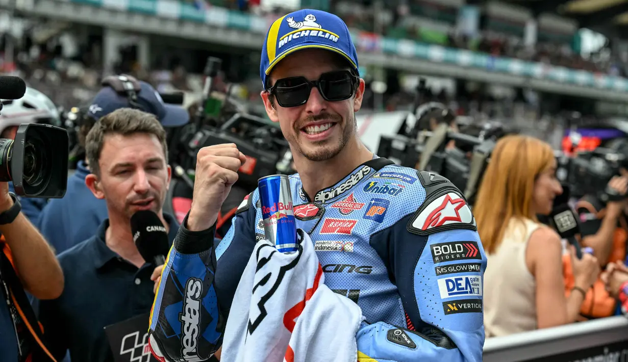 Pembalap Gresini Racing MotoGP, Alex Marquez setelah sesi kualifikasi MotoGP Grand Prix Malaysia di Sirkuit Internasional Sepang, Sepang, 2 November 2024. (MOHD RASFAN/AFP)