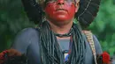 Ekspresi seorang pria dari suku Fulni-o saat berpose untuk difoto di Rio de Janeiro, Brasil (14/4). Sejumlah orang dari suku asli Brasil berkumpul untuk merayakan Indian Day di Rio de Janeiro. (AFP/Carl De Souza)
