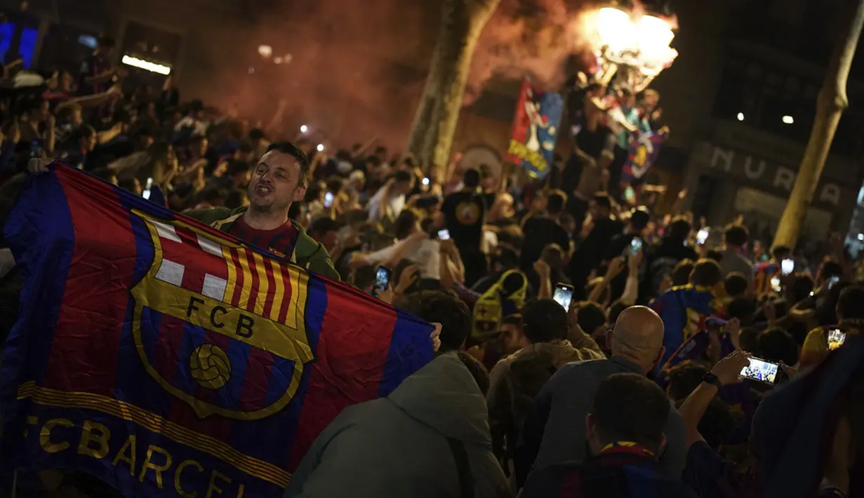 <p>Total, Barcelona sudah 27 kali juara La Liga Spanyol atau terpaut 8 trofi dari Real Madrid. (AP Photo/Joan Mateu Parra)</p>