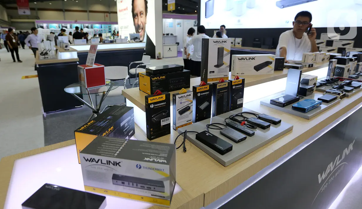 Produk elektronik dipajang pada pameran Global Sources Electronics Indonesia di JCC, Jakarta, Kamis (5/12/2019). Pameran yang berlangsung hingga tanggal 7 Desember menghadirkan 350 pemasok dari China, Korea Selatan, Taiwan, Hong Kong dan Indonesia. (Liputan6.com/Fery Pradolo)