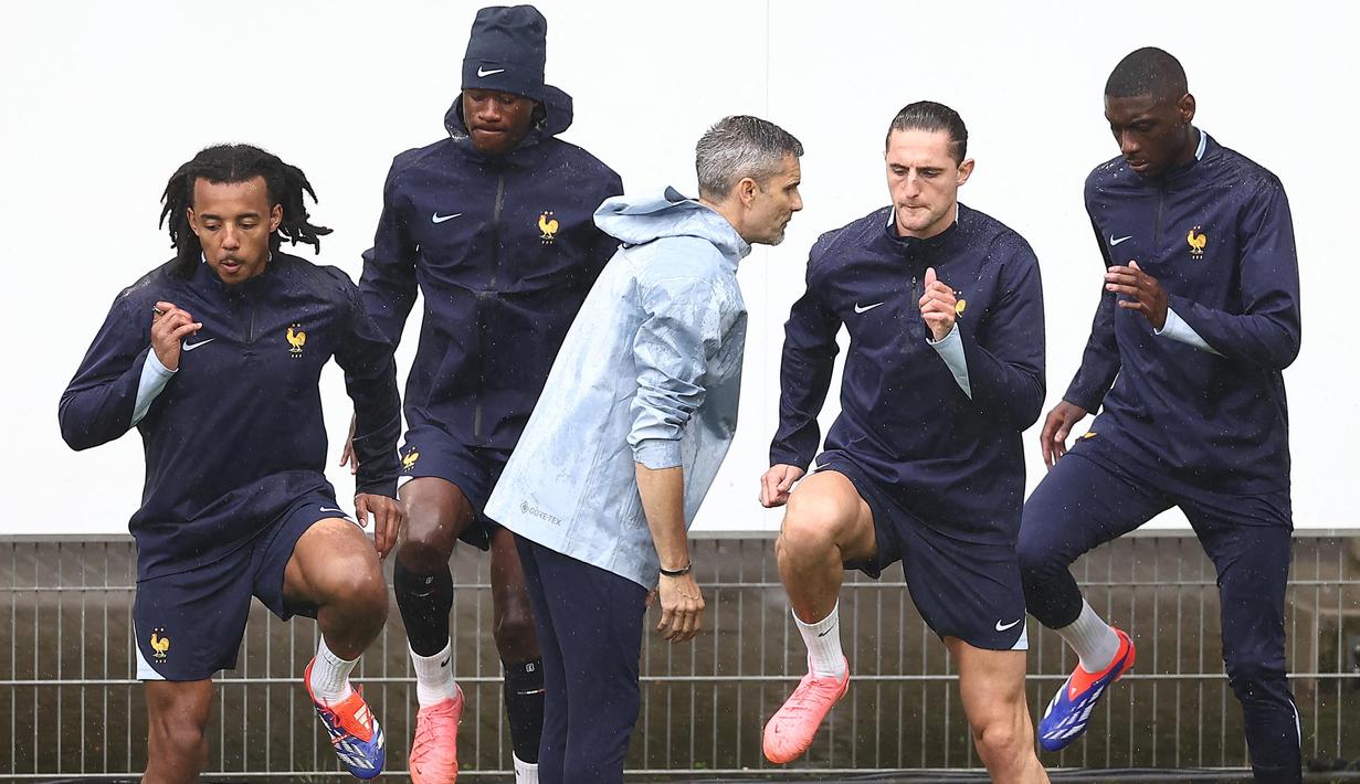 Prancis lolos ke 16 besar Euro 2024 dengan status runner-up grup D. (FRANCK FIFE/AFP)