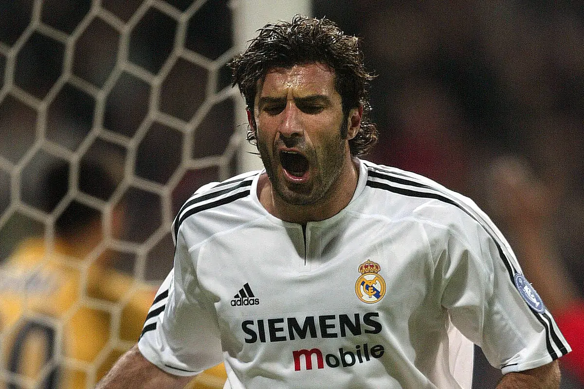 Luis Figo, Legenda Real Madrid Berlabel Penghianat Barcelona
