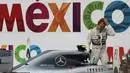 Nico Rosberg tak percaya bisa menjadi raja di F1 GP Meksiko di Sirkuit Autodromo Hermanos Rodriguez, Senin (2/11/2015) dini hari WIB. (EPA/Jose Mendez)