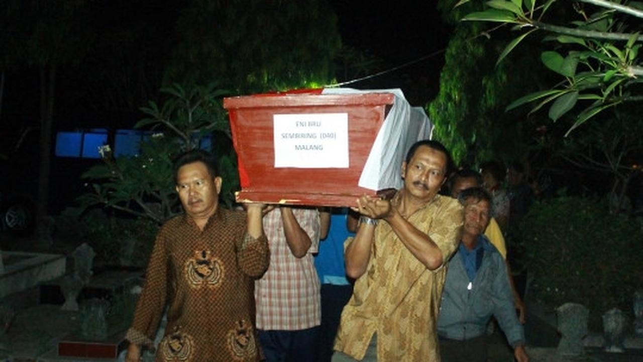 Tiba malam hari, korban Hercules asal Kediri langsung dimakamkan