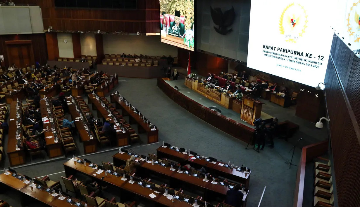 Suasana rapat paripurna terakhir masa kepemimpinan periode 2014-2019 di Kompleks Parlemen, Jakarta, Senin (30/9/2019). DPR periode 2014-2019 telah mengesahkan 91 RUU. (Liputan6.com/JohanTallo)