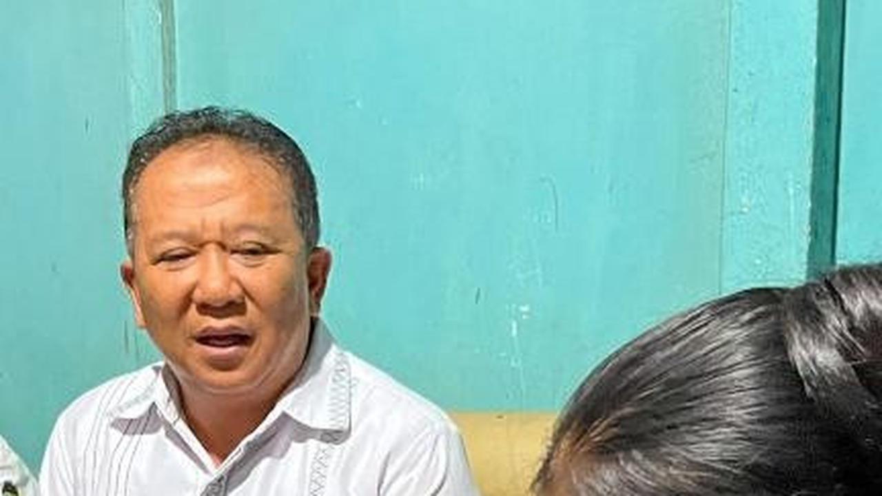 Bupati Jember Jenguk Ibu Viral Melahirkan di Pinggir Jalan Usai Ditolak Bidan Desa