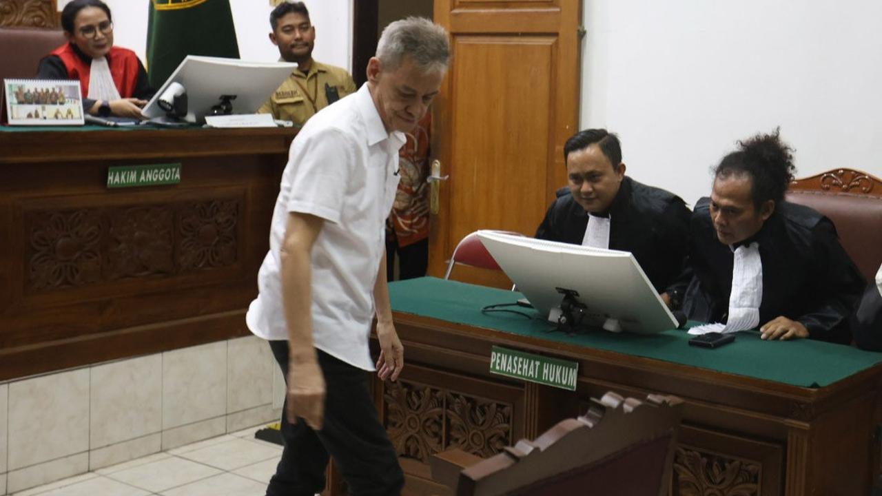 FOTO: Fariz RM Divonis 10 Bulan Penjara dan Denda Rp800 Juta dalam Kasus Narkoba