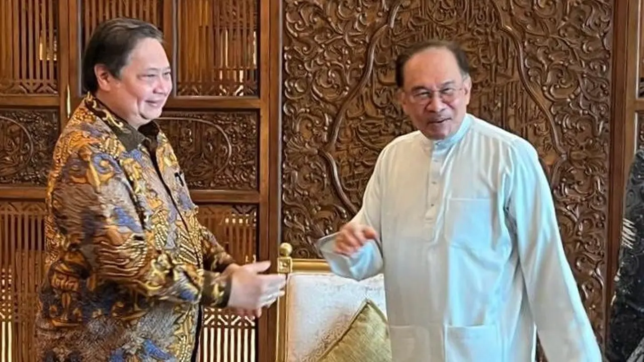 Menteri Koordinator Bidang Perekonomian Airlangga Hartarto bertemu dengan PM Malaysia Datuk Seri Anwar Ibrahim di Putrajaya.