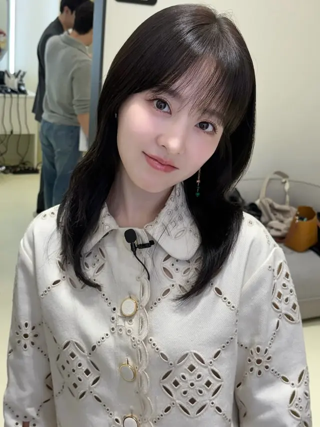 Gaya Rambut Berponi ala Park Bo Young, Tampil Awet Muda di Usia 35 Tahun (foto IG: @boyoung0212_official)