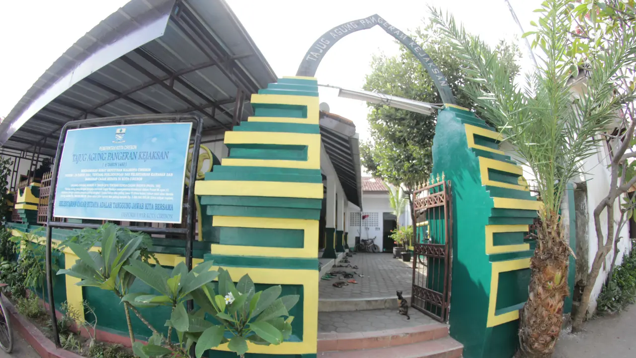 Kokohnya Tiang Masjid Kuno Pangeran Kejaksan, Besan Sunan Gunung Jati Cirebon