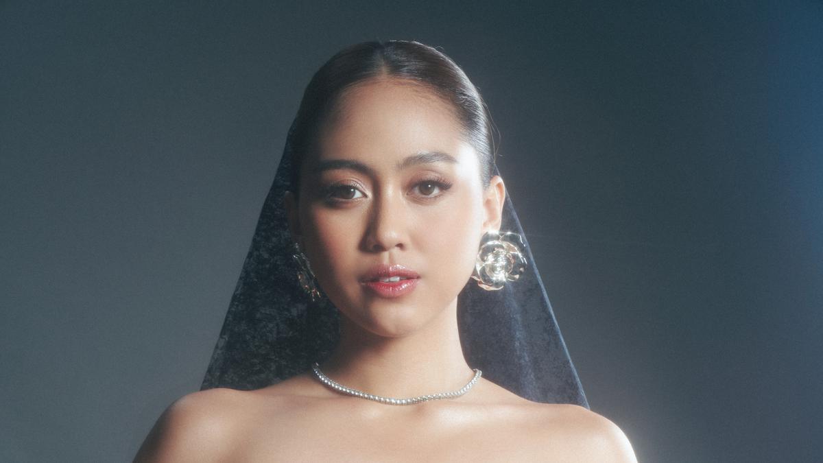 Sisca Saras Ungkap Tantangan yang Dihadapinya Selama Persiapan Rilis Lagu Bergenre Ballad