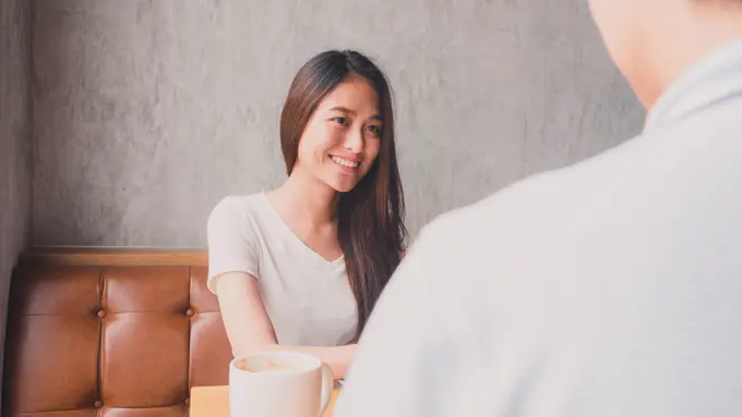 perempuan dan pasangan maret 13