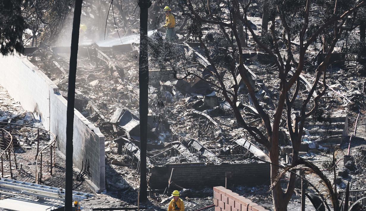 Menurut laporan otoritas setempat, ada 24 orang tewas dengan lebih dari 180.000 orang berada di bawah perintah evakuasi atau peringatan. (MARIO TAMA/GETTY IMAGES NORTH AMERICA/Getty Images via AFP)